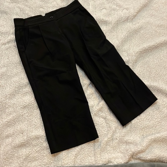 Nice BCBG Max Azaria black Capri pants 2 - Picture 1 of 6